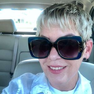 Meet your Posher, Dania